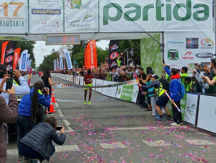 Imagen_Noticia_El_chileno_Enzo_Yanez_es_Campeon_Sudamericano_de_Maraton_01